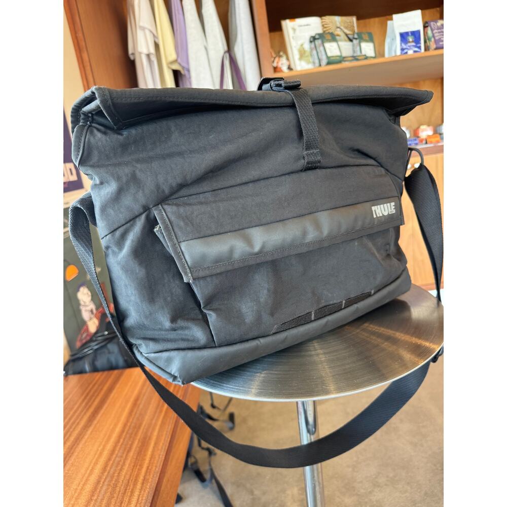 Thule Paramount 14L Crossbody Sling Bag Nylon Travel Everyday Carry